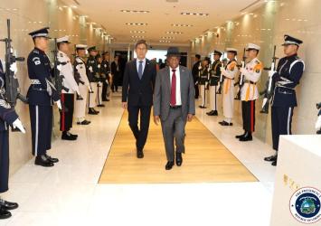 President Boakai arrives in vibrant Seoul, South Korea, for the Korea-Africa Summit. This significant event marks a key opportunity to strengthen ties and foster cooperation between Korea and African nations. 