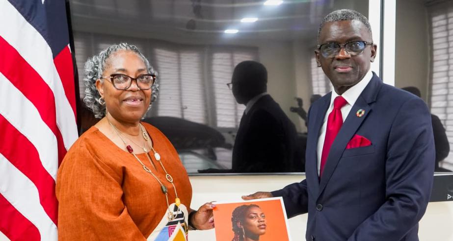Dep. Foreign Minister Gray Receives Letter of Accreditation from New UNFPA Country Representative 