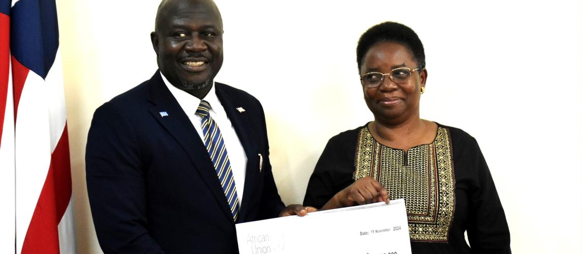 AU Presents US$200,000 for Flood Victims 